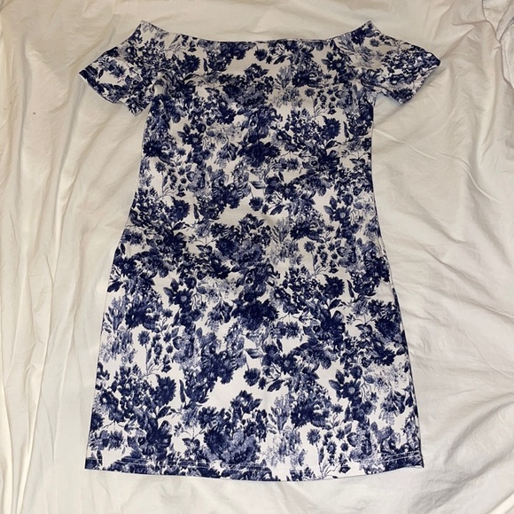 NEW Blue and white flower patterned stretchy mid length dress - Picture 1 of 7